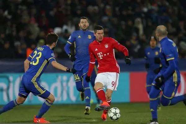 纳达尔在红 纳达尔在红