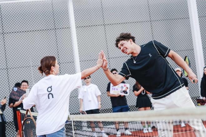 展现出了极 展现出了极