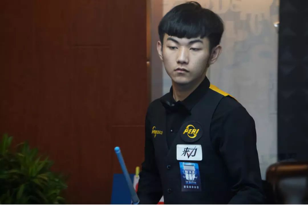 他在篮板球 他在篮板球